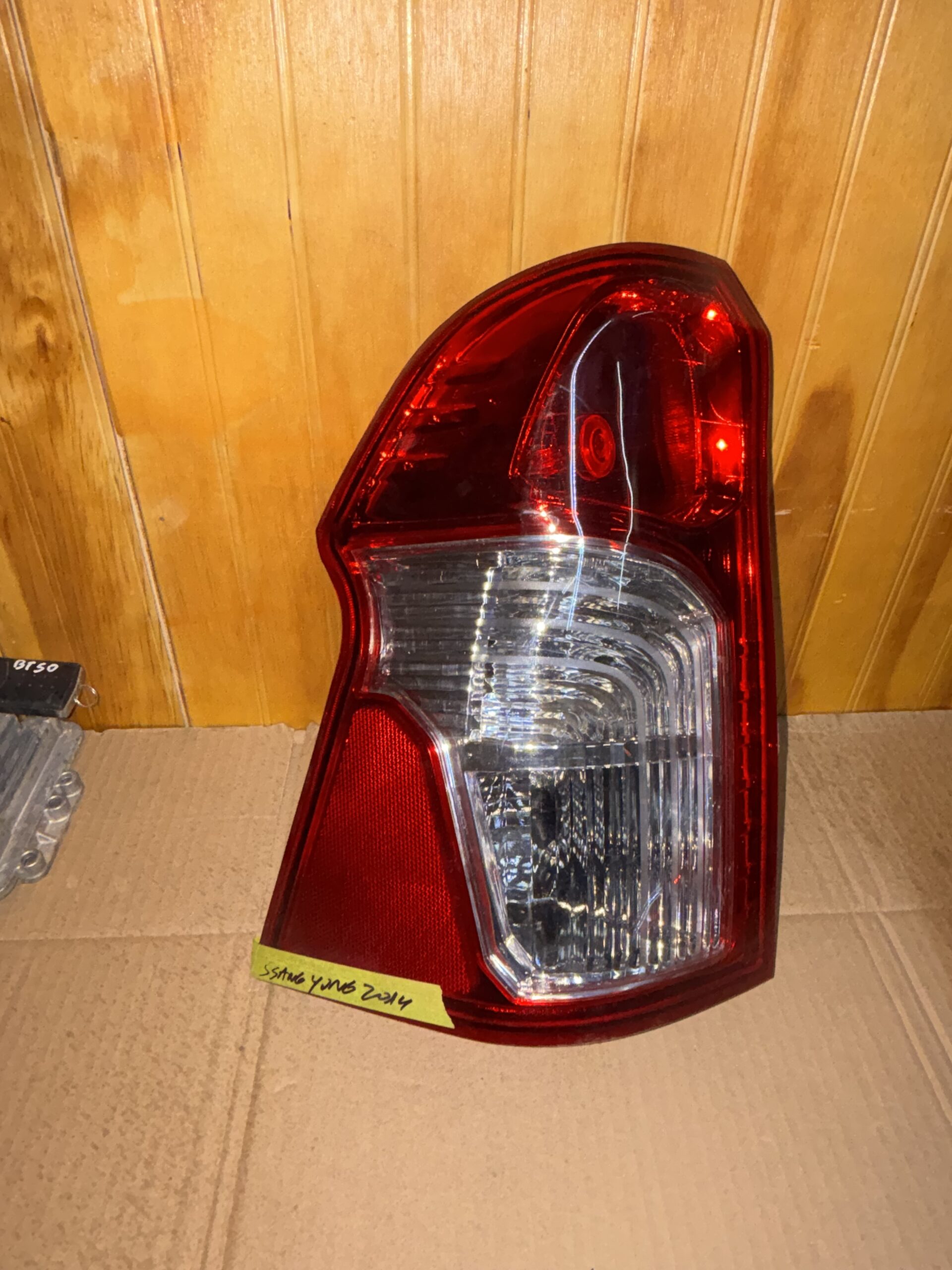 Farol trasero izquierdo SsangYong Actyon Sports 2012–2017, vista frontal